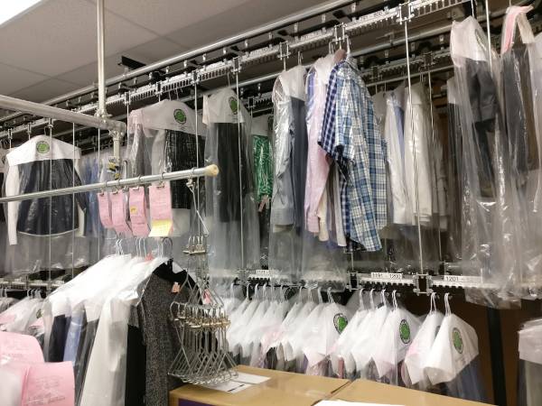 Double Tier Garment Conveyor – Alpha Conveyor